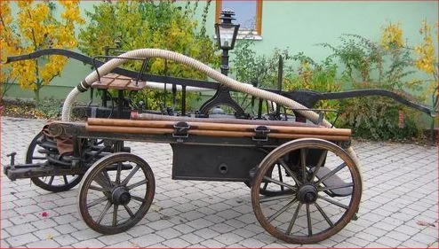Unsere erste Handdruckspritze von 1885.jpg